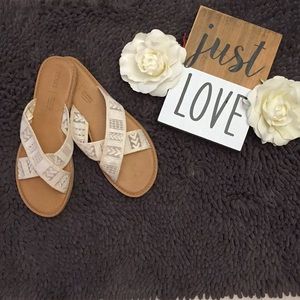 NWOT Toms lace sandals